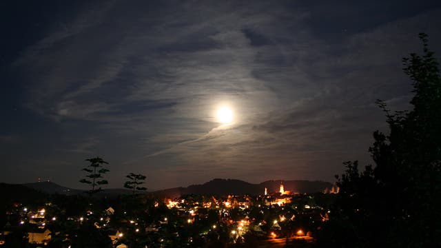 Mondfinsternis mit Wolken