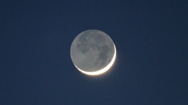Mond mit Erdschein, zwei Tage alt