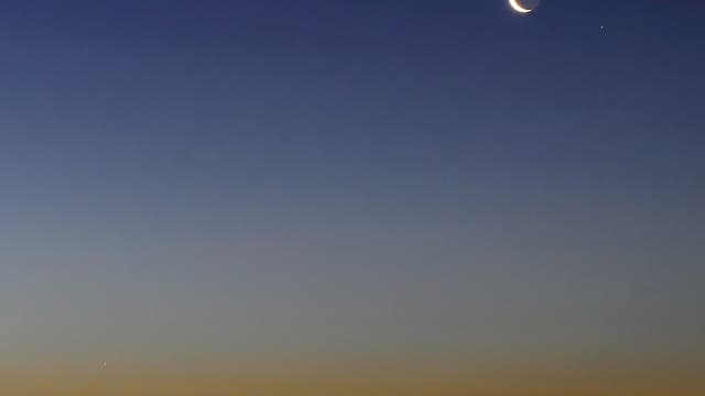 Special conjunction quartet Venus above - moon - Saturn on the right - Mercury bottom left