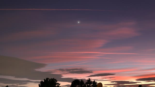 Venus, Abendrot und Sterne im Sternbild Steinbock