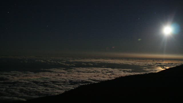Mondaugang über den Passatwolken