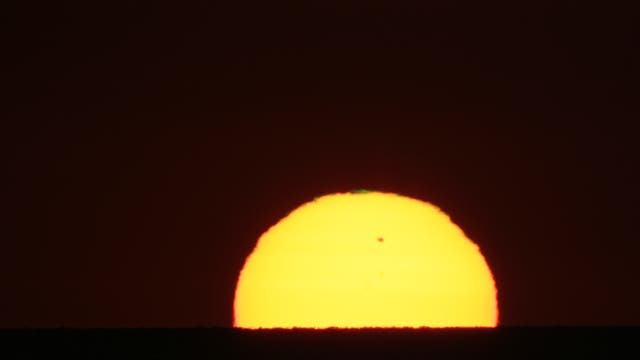 Sonnenaufgang mit Venustransit und grünem Leuchten