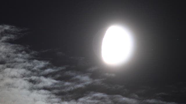 Erdschein auf dem buckligen Mond