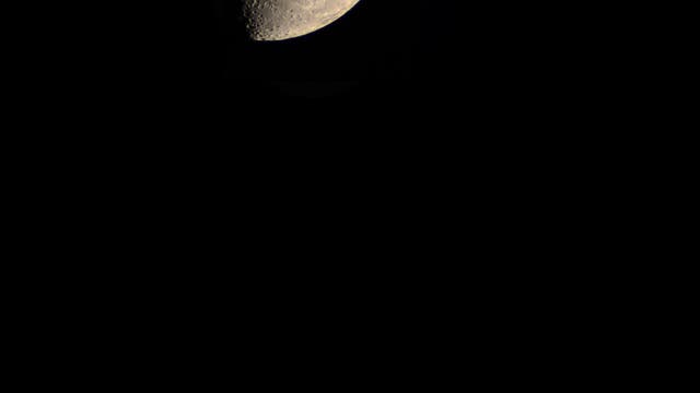 Mond trifft Saturn