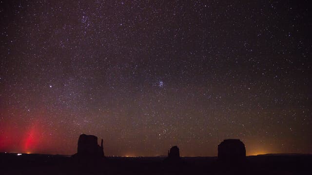 Sternenhimmel und Polarlichter - Traumnacht im Monument Valley