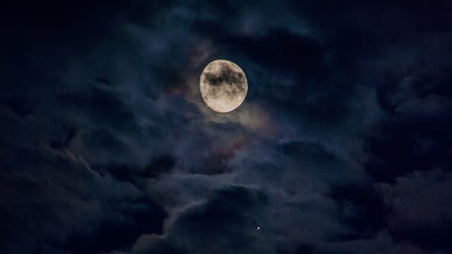 Mond vs. Jupiter und die bösen Wolken...