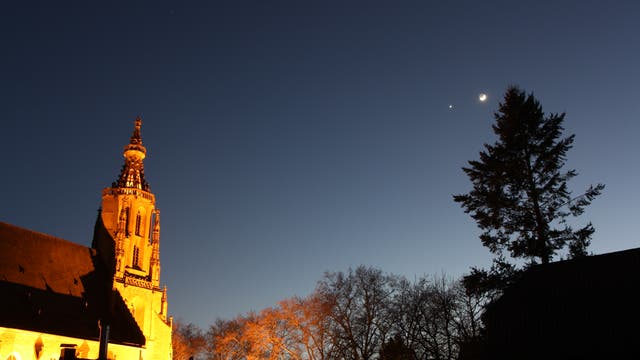 Mond, Venus und Jupiter über der Meisenheimer Schlosskirche