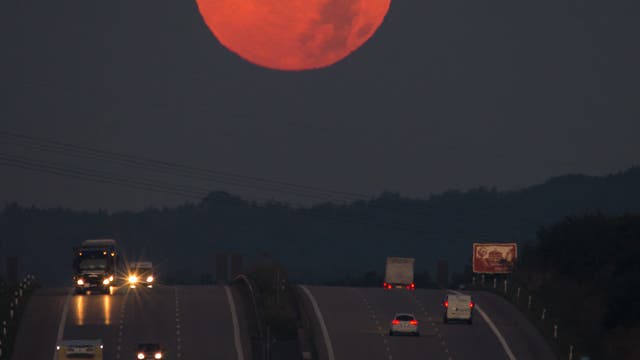 Monduntergang über der A4