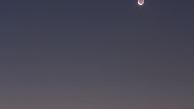 Mond mit Erdlicht bei Regulus und Merkur am Morgenhimmel