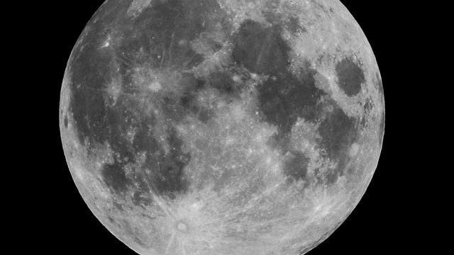 Vollmond kurz vor Beginn der Halbschatten-Mondfinsternis