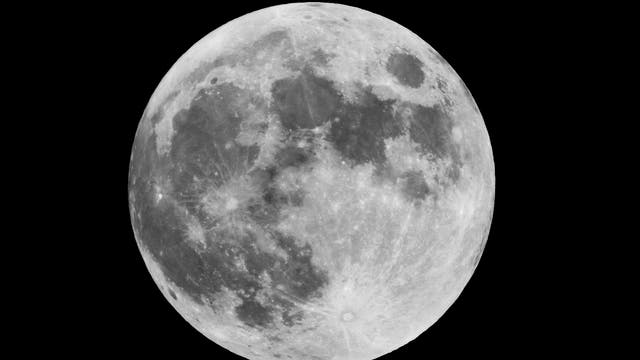 Vollmond kurz vor Beginn der Halbschatten-Mondfinsternis