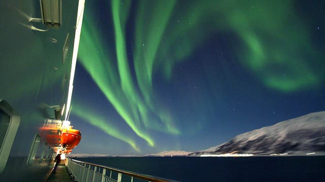 Polarlichter auf dem norwegischem Postschiff