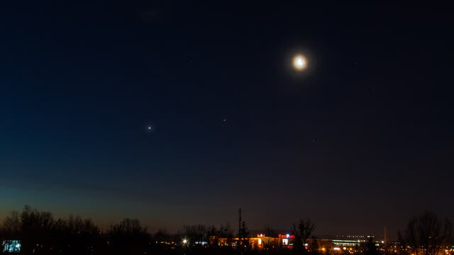 Venus, Jupiter und der abnehmende Mond …