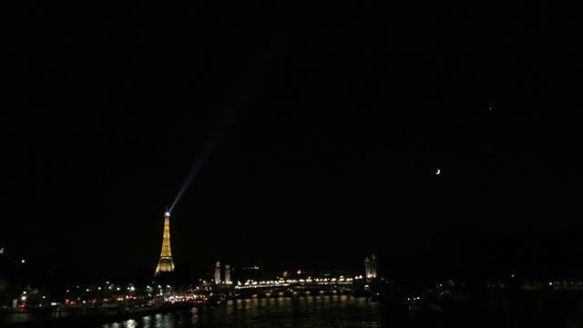 Eiffelturm und Seine mit Mond, Venus und Jupiter 