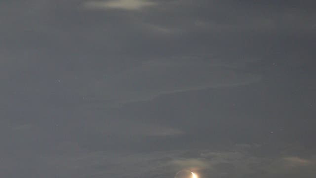 Mond (mit Erdschein) und Abendstern Venus