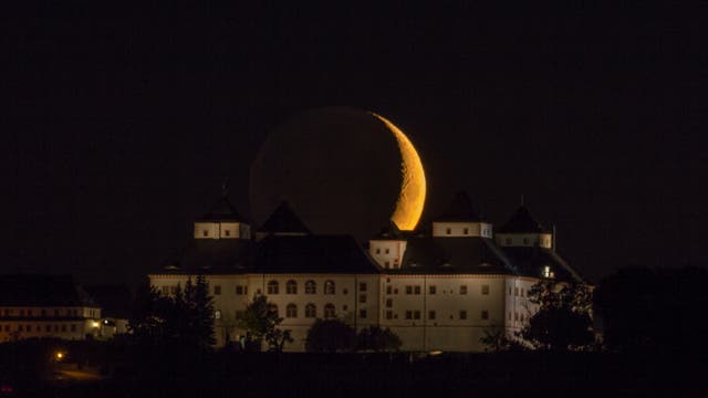 Monduntergang über der Augustusburg