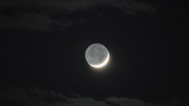 Mond mit Erdschein