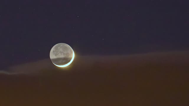 Der Mond besucht den Himmelsgott Uranos