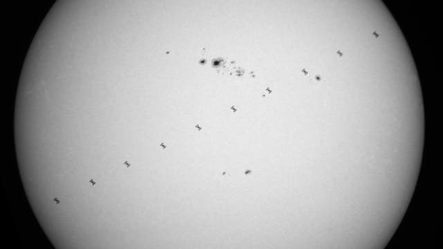 ISS vor Sonne