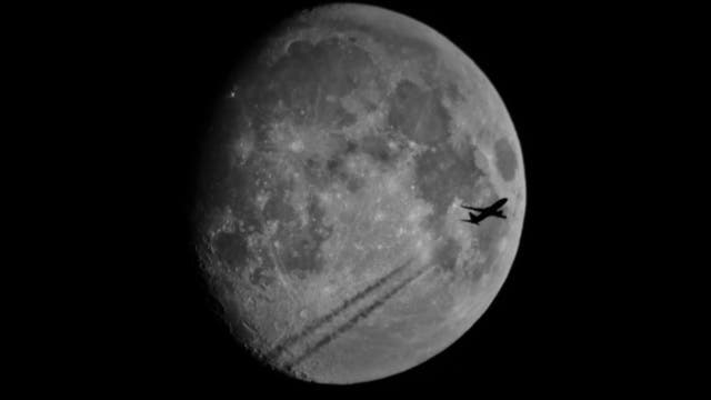Irdischer Störenfried bei Mondbeobachtung