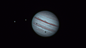 Schatten der Jupitermonde Io und Ganymed
