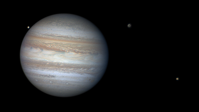 Jupiter mit drei Monden