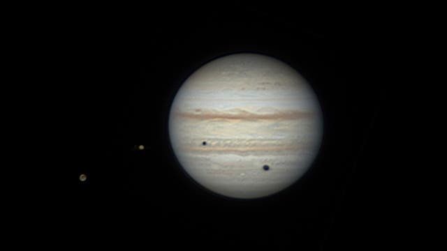 Ganymed, Io und Jupiter am 9. August 2022