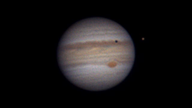 Jupiter mit Mond Io und Schattenwurf
