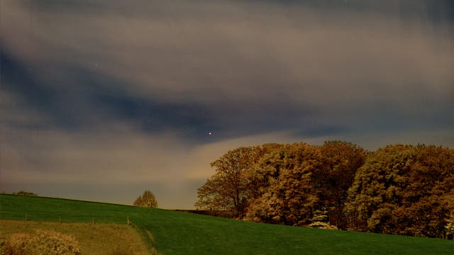 Komet Lemmon im Vollmondlicht