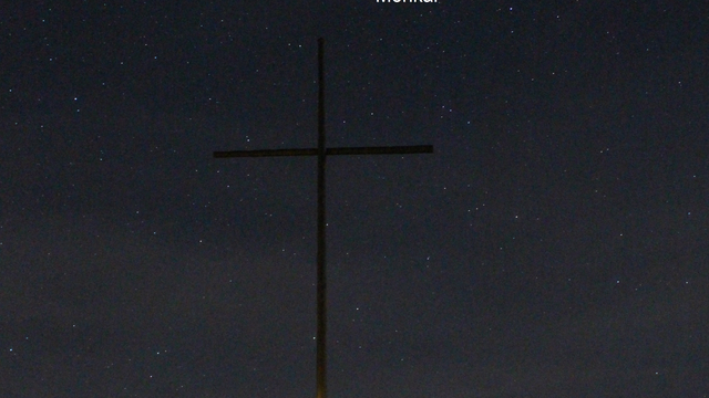 Jupiter über dem Kreuz auf dem Gläserberg (Objekte beschriftet)