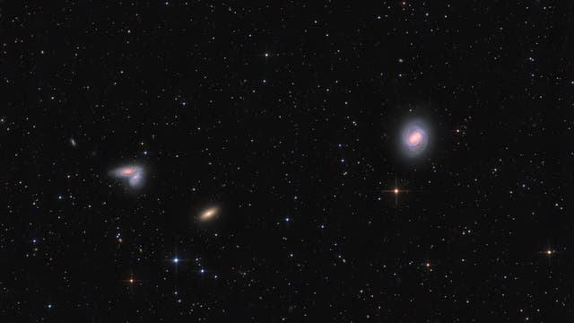 Messier 58 und die Schmetterlingsgalaxien