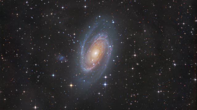 Messier 81 + Holmberg IX