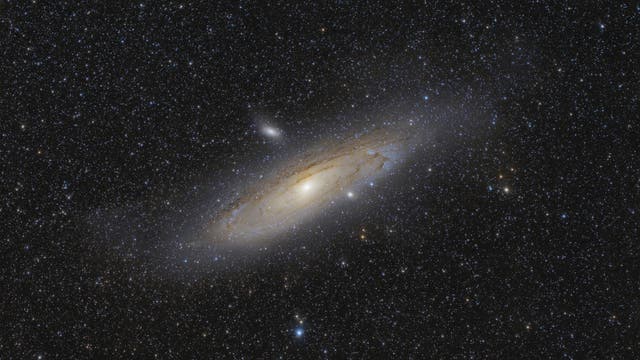 Messier 31 mit Außenbereichen