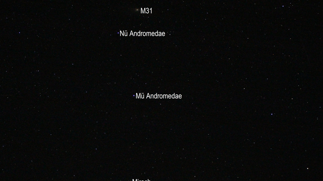 Der Weg zum Andromedanebel (Objekte beschriftet)