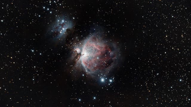 Orionnebel und Running Man Nebel im Sternfeld