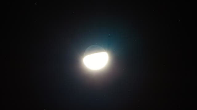 Mond bedeckt M44