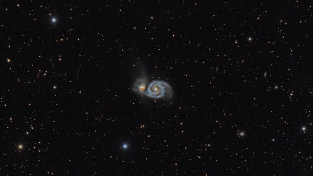 Messier 51 Strudelgalaxie - Eine Weitfeldaufnahme
