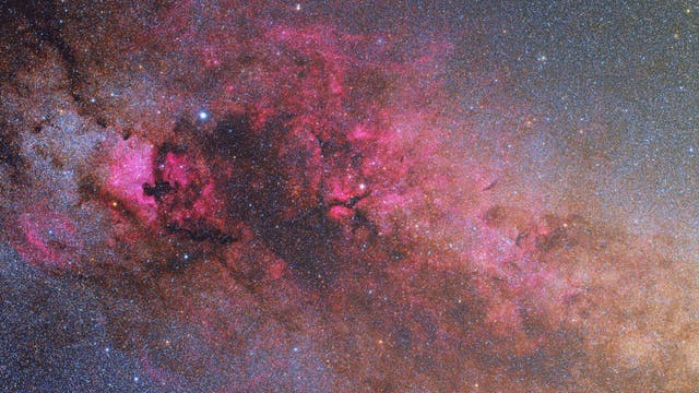 Galaktische Nebel und Staub im Sternbild Schwan