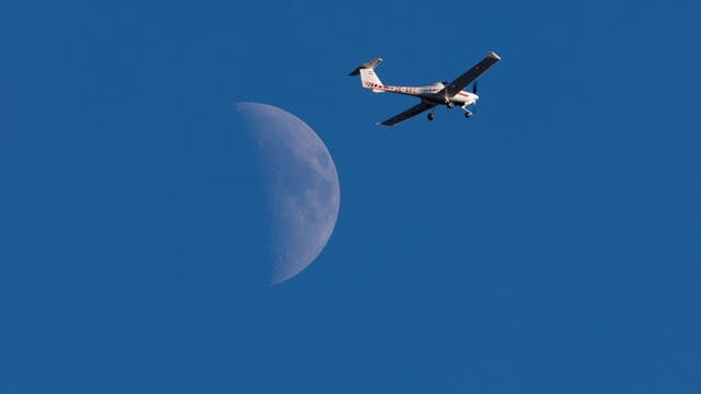 Flug "zum" Mond