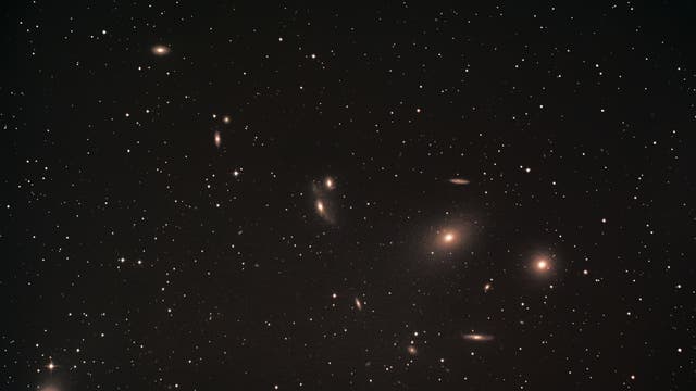Markarians Galaxienkette im Sternbild Jungfrau 
