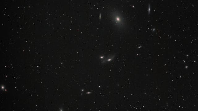 Markarians Galaxienkette in Virgo + M87