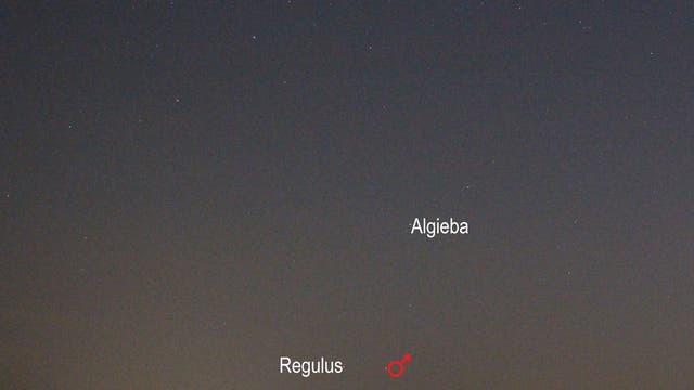Mars nähert sich Regulus (Objekte beschriftet)