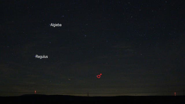 Mars im untergehenden Sternbild Krebs (Objekte beschriftet)