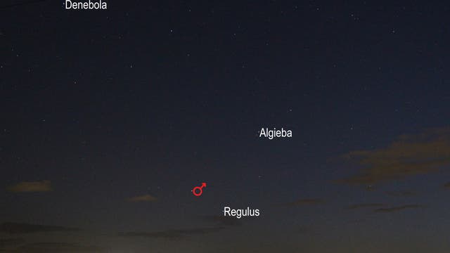 Mars im Sternbild Löwe (Objekte beschriftet)