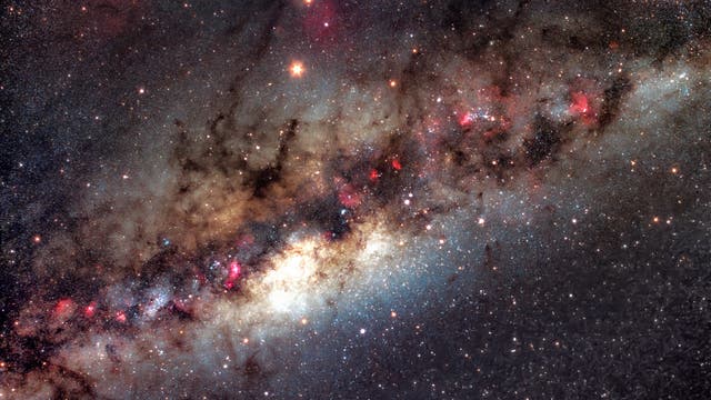 Milchstraßenaufnahme mit 35-mm-Objektiv in Namibia