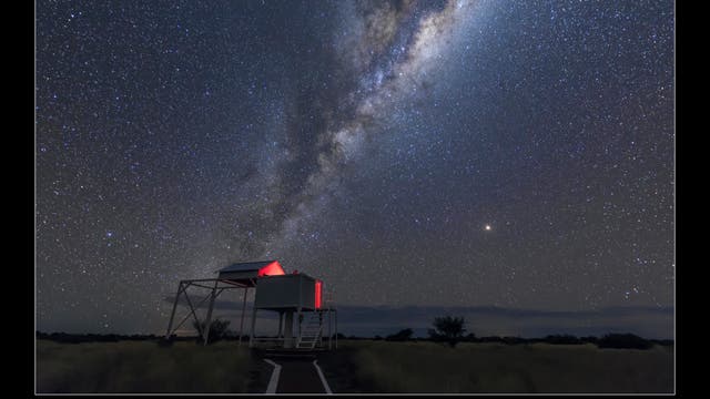Milchstraße über der Sternwarte der Kiripotib Astrofarm, Namibia