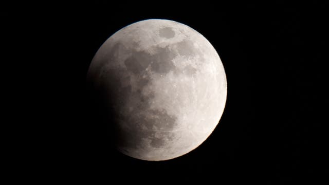 Eintritt in den Kernschatten der Erde bei der Mondfinsternis vom 16./17. Juli 2019