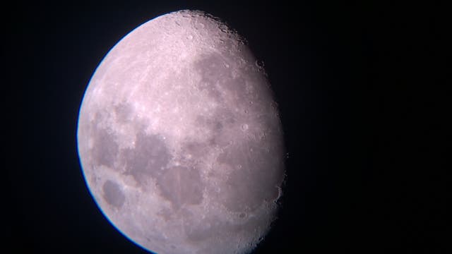 Der Mond  mit Smartphone fotografiert