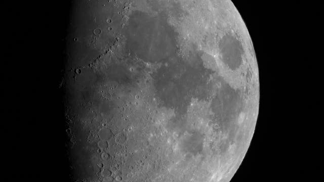 Unser Mond, 63,9 Prozent beleuchtet