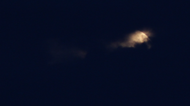 Mondfinsternis hinter Wolken, Bild 2